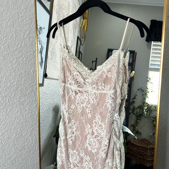 HOUSE OF CB 'Serelle' Antique Ivory Lace Midi Dress NWOT - Picture 10 of 13